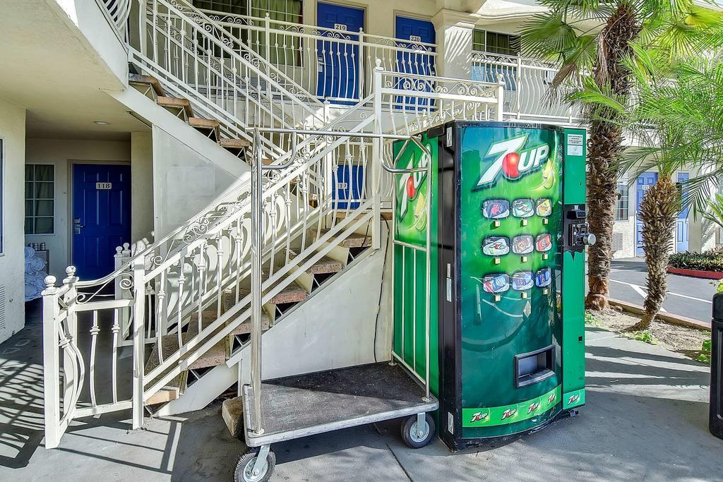 Motel 6 Garden Grove Εξωτερικό φωτογραφία