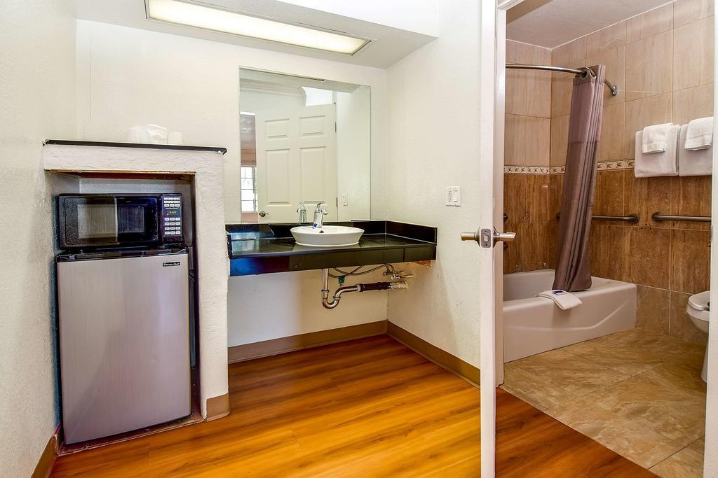 Motel 6 Garden Grove Εξωτερικό φωτογραφία