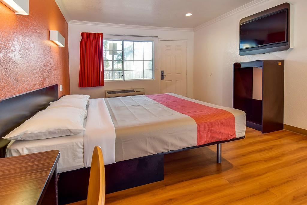Motel 6 Garden Grove Εξωτερικό φωτογραφία