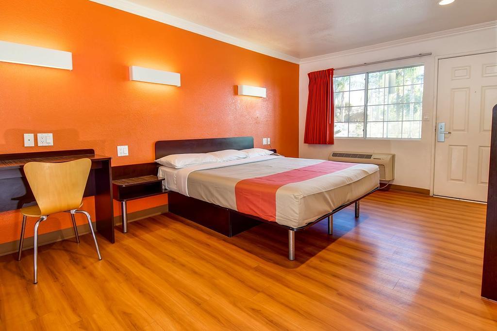 Motel 6 Garden Grove Εξωτερικό φωτογραφία