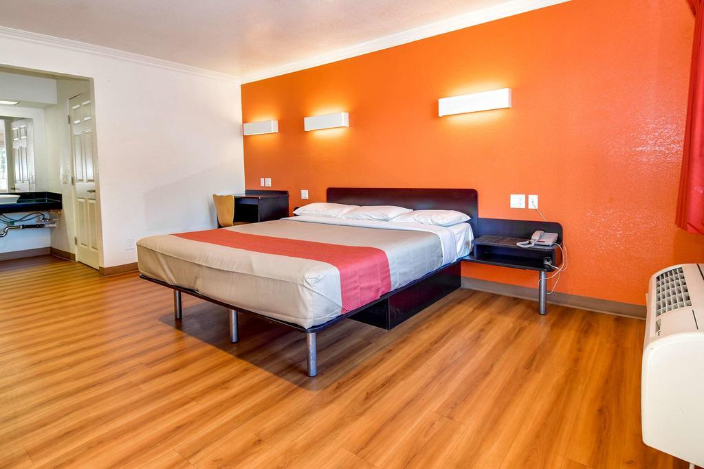Motel 6 Garden Grove Εξωτερικό φωτογραφία