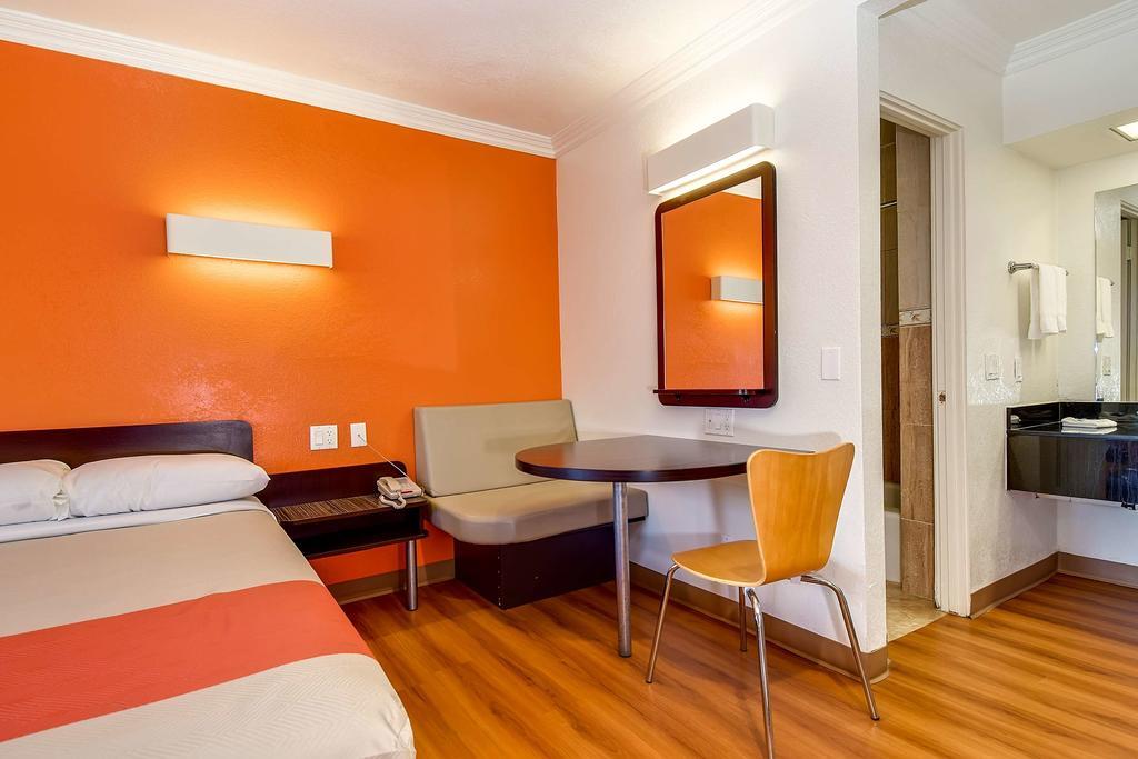 Motel 6 Garden Grove Εξωτερικό φωτογραφία