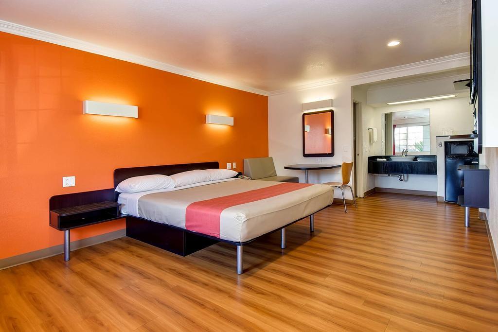 Motel 6 Garden Grove Εξωτερικό φωτογραφία