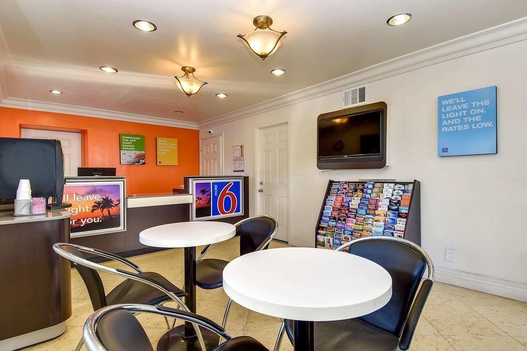 Motel 6 Garden Grove Εξωτερικό φωτογραφία